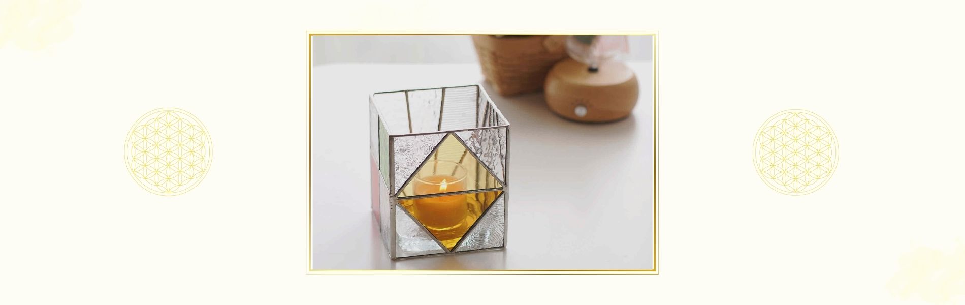 しけ絹を使った欅製台座に想い出の写真や花を供える使用イメージ